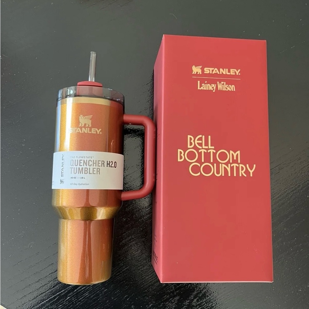 Stanley x Lainey Wilson COUNTRY GOLD Quencher H2.0 FlowState 40 OZ Tumbler